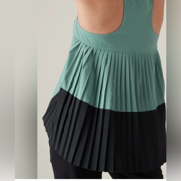 Athleta NWOT Tank Top High-Low Swing Tank with pleats size M - Picture 7 of 8